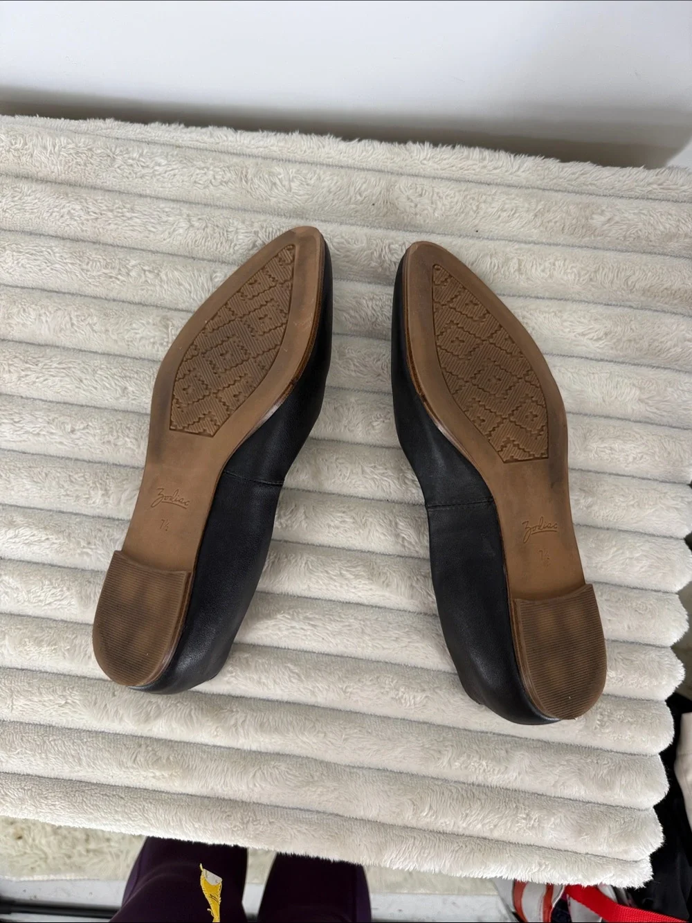 Zodiac women's "Hill" pointed toe flats in black leather size 7.5 - Picture 8 of 8